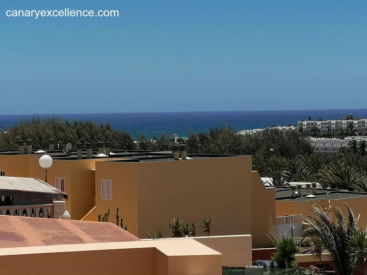 Very well-maintained duplex - 4 bedrooms and sea views in Costa Calma