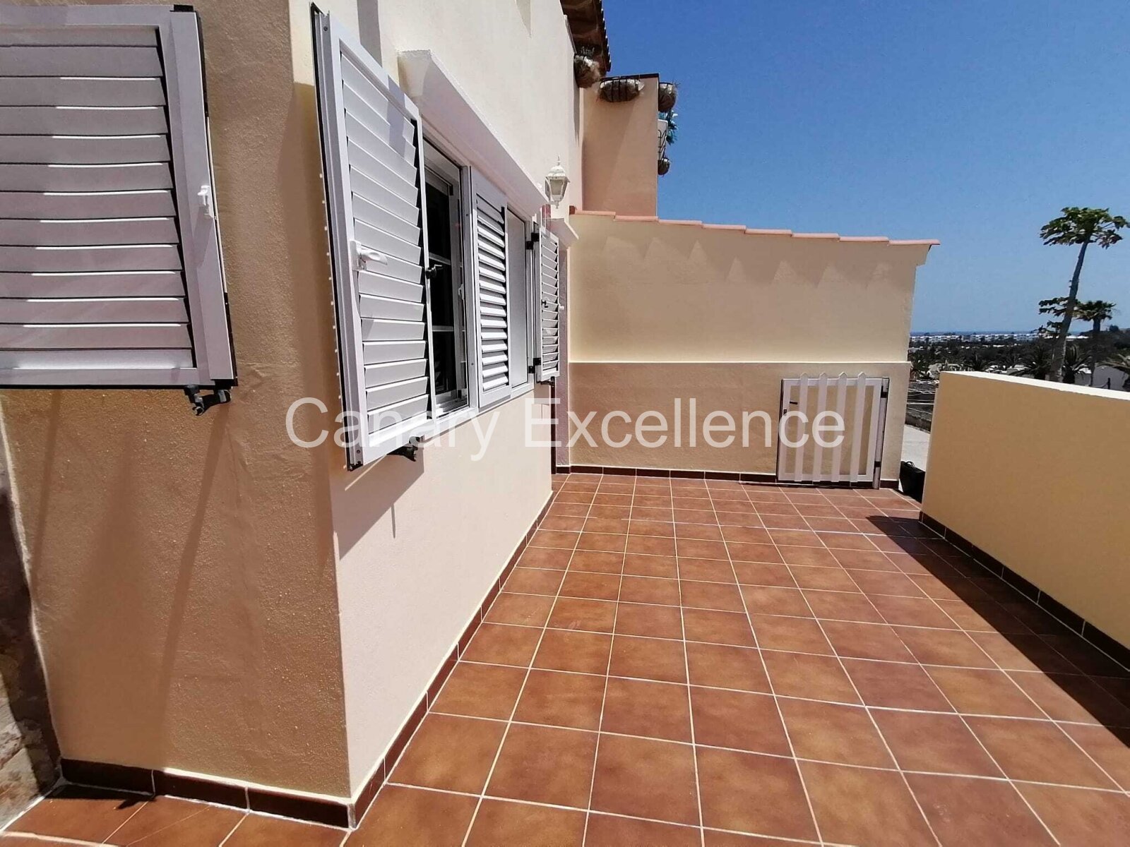 Very well-maintained duplex - 4 bedrooms and sea views in Costa Calma