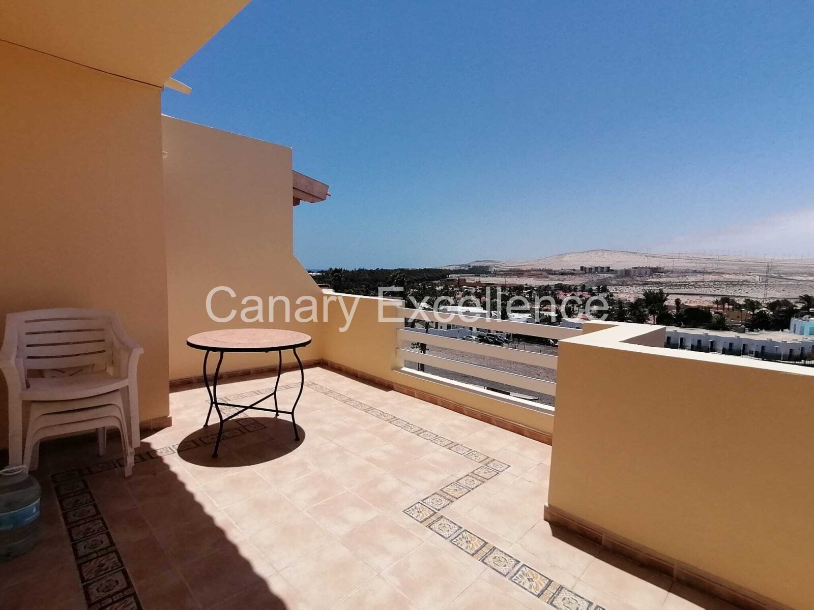 Very well-maintained duplex - 4 bedrooms and sea views in Costa Calma