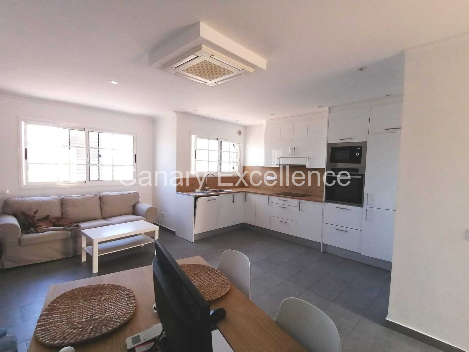 Very well-maintained duplex - 4 bedrooms and sea views in Costa Calma