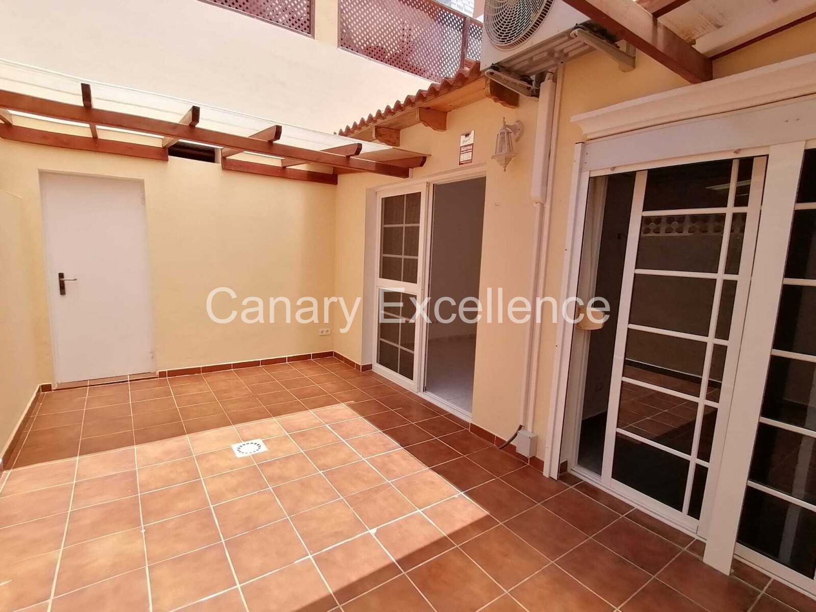Very well-maintained duplex - 4 bedrooms and sea views in Costa Calma