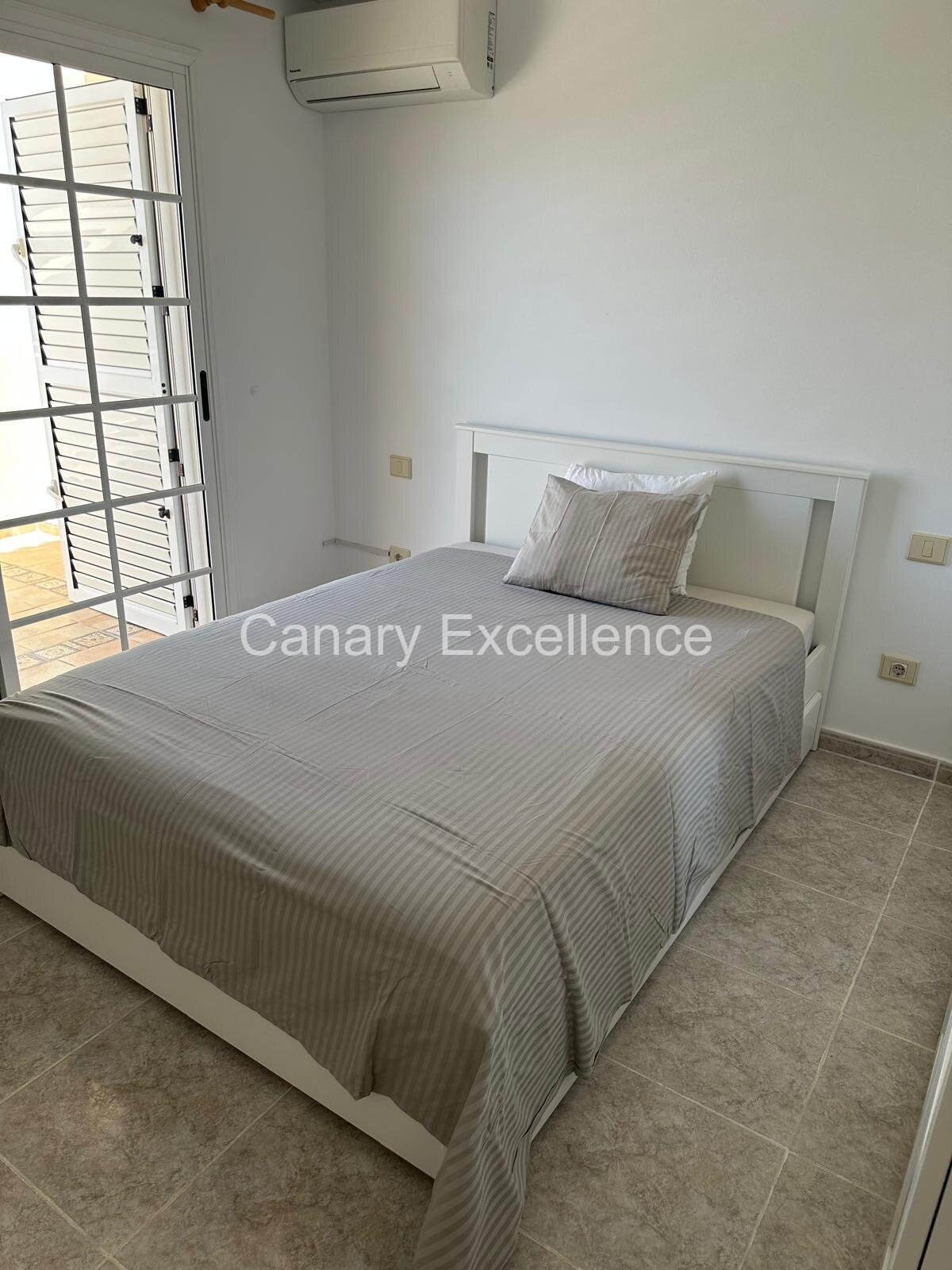 Very well-maintained duplex - 4 bedrooms and sea views in Costa Calma