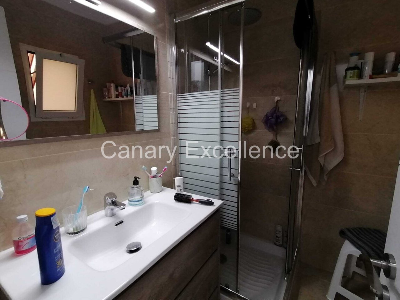 Badezimmer mit Dusche Badezimmer mit Dusche