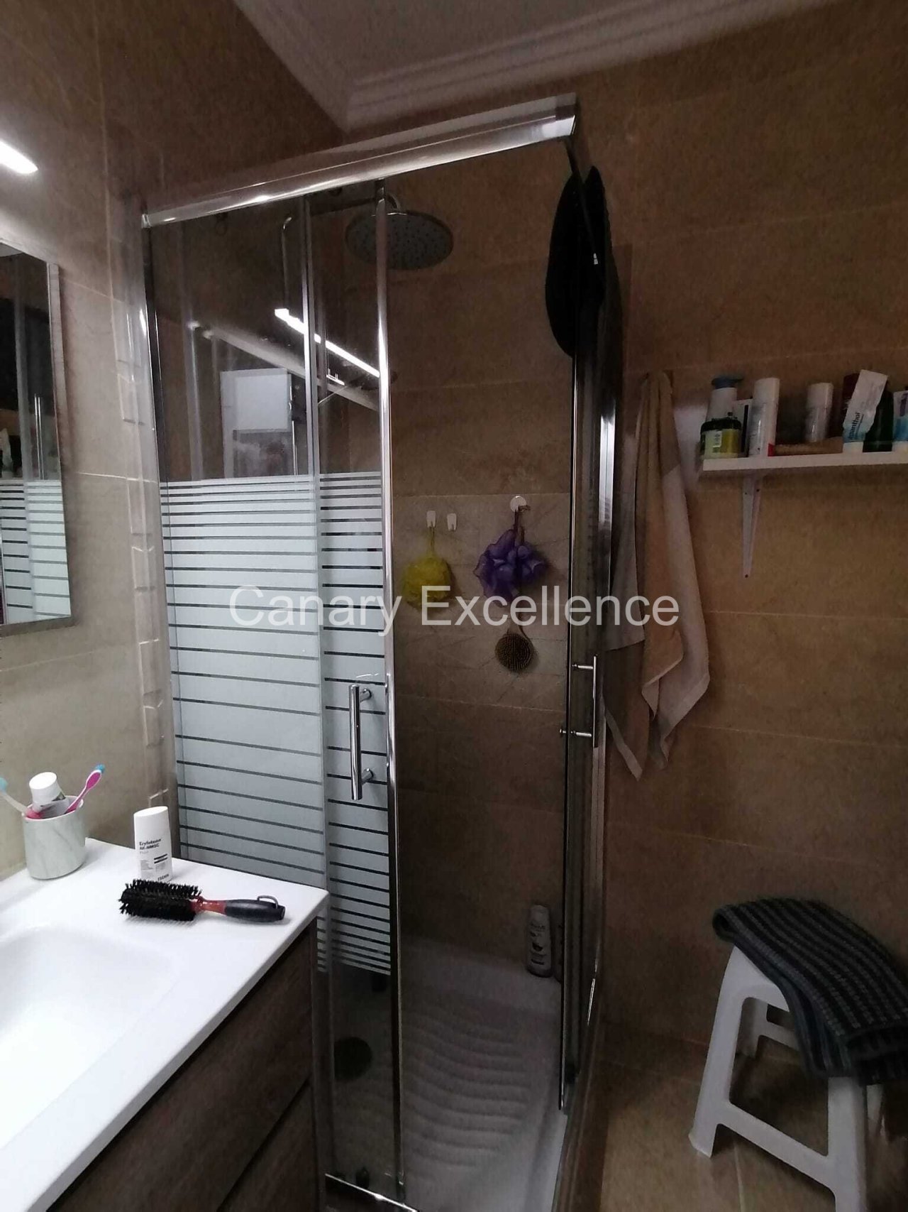 Badezimmer mit Dusche Badezimmer mit Dusche